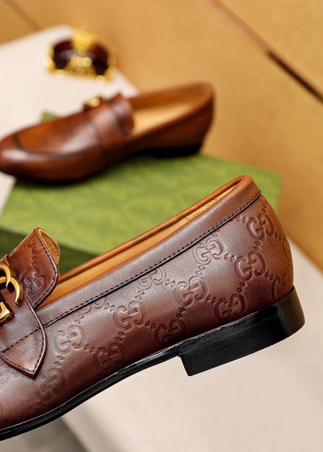 Men's shoes 💰442 💐 Product trademark: GUCCI "Gucci" casual leather shoes Regular size: 38-44 (45.46.47🉑️customized) Product materials: Selected imported first-layer calfskin embossed upper + classic hardware buckle, imported cowhide leather lining. Strong three-dimensional visual effect, original combination outsole Color: 2⃣️colors available